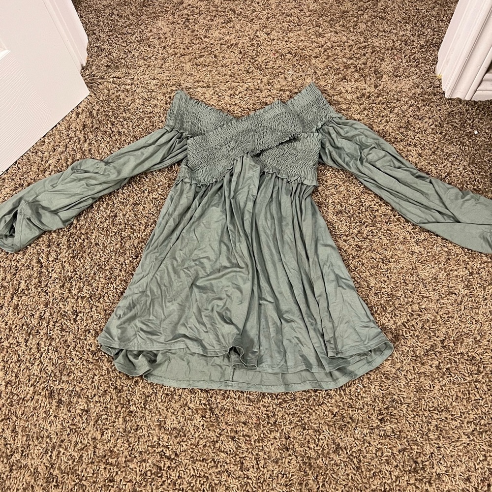 Cute shirt size small never worn.
